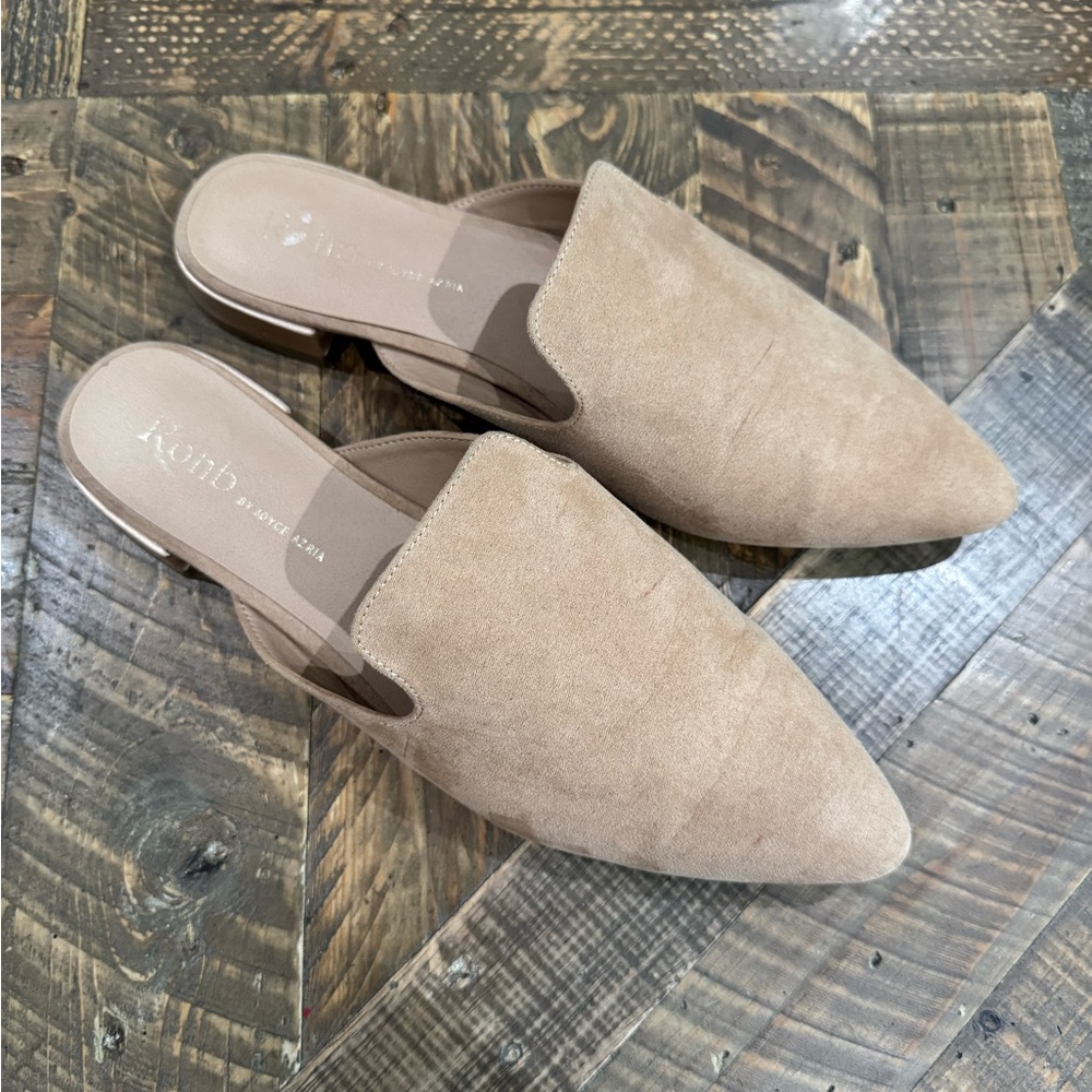 ROHB BY Joyce Azria-Maison Beige Faux Suede Clog Slip On Womens Flat Shoes SZ 10